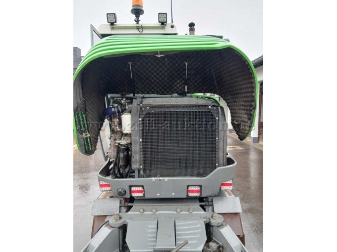 Heckansicht Motor/ Kühler