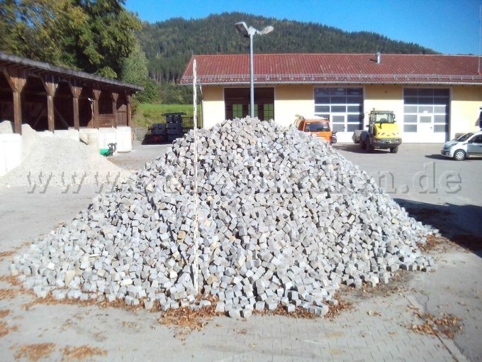 1 Haufen mit gebrauchten Granit Pflastersteinen – foto 5 – kavel bij Zoll-Auktion, Bernried