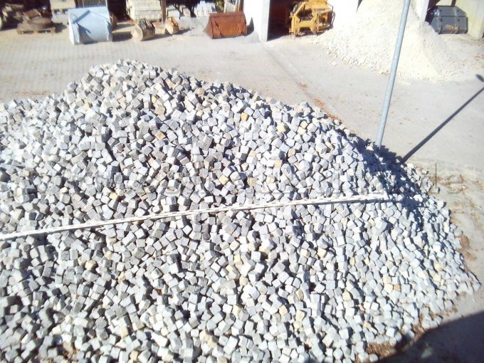 1 Haufen mit gebrauchten Granit Pflastersteinen – foto 2 – kavel bij Zoll-Auktion, Bernried