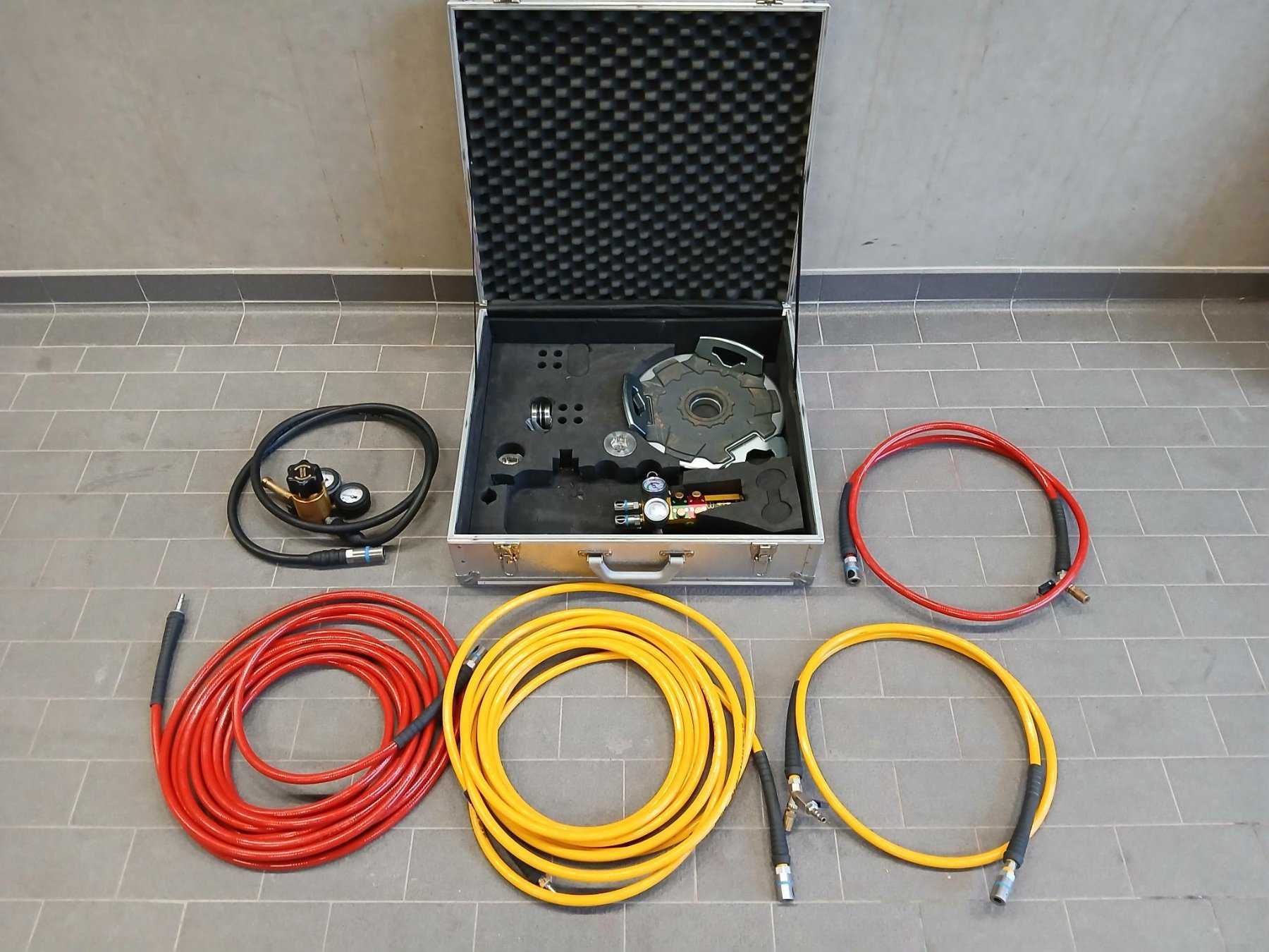 Koffer mit Anschluss-Schläuchen