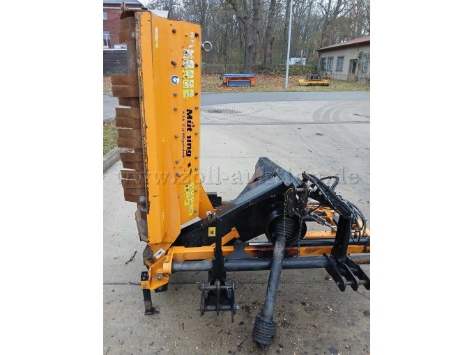 Heckmulcher linke Front mit Gelenkwelle