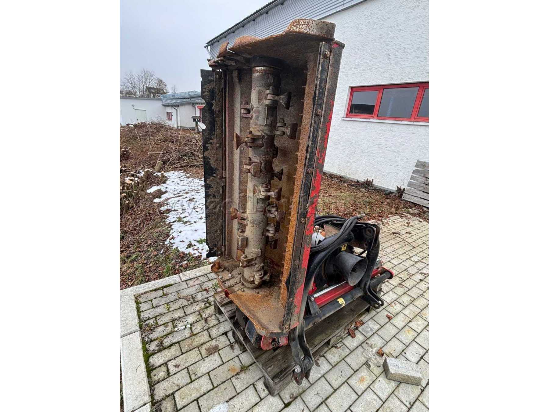 Schlägelmäher von unten