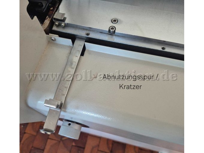 Gebrauchsspuren / Kratzer auf der Oberfläche
