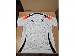 DFB-Trikot Vorderansicht mit Unterschriften