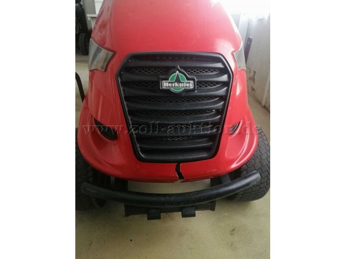 Schaden an der Motorhaube