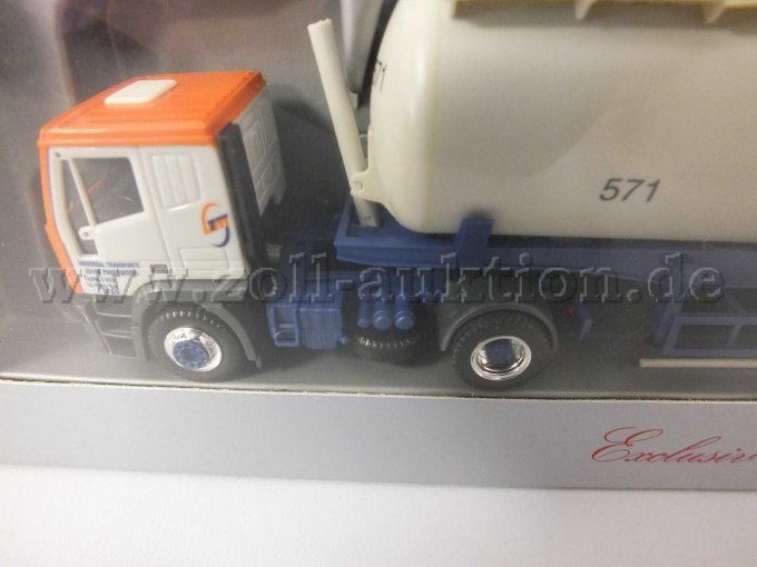 Aufnahme von Oben der Zugmaschine