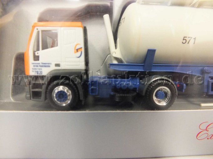 Aufnahme der Zugmaschine mitAufdruck