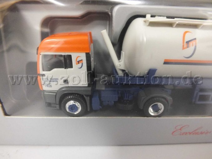 Ansicht der Zugmaschine mit Aufdruck