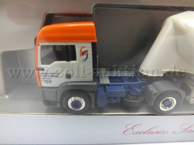 Detailaufnahme der MAN-Zugmaschine in der OVP mit Beschriftung