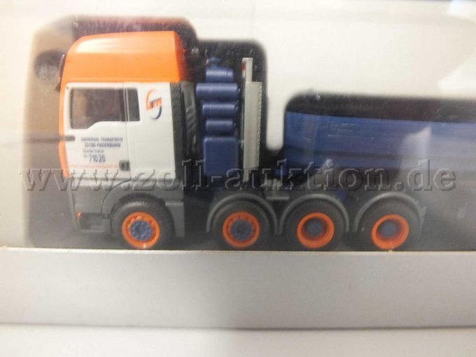 Detailaufnahme der MAN-Zugmaschine in der OVP mit Beschriftung