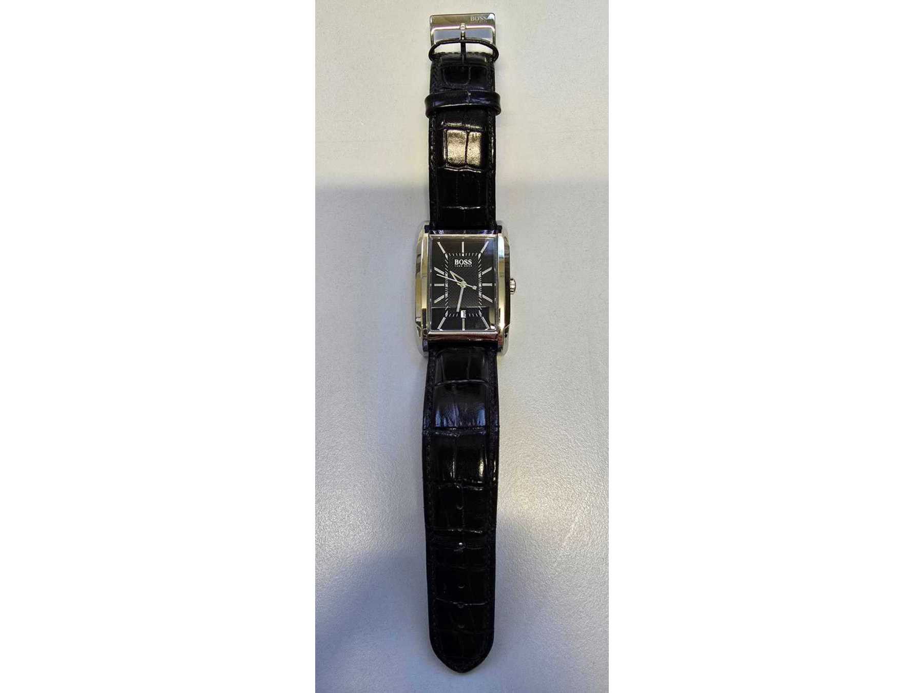 Uhr mit Armband vorn