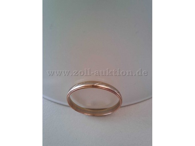 Ring stehend
