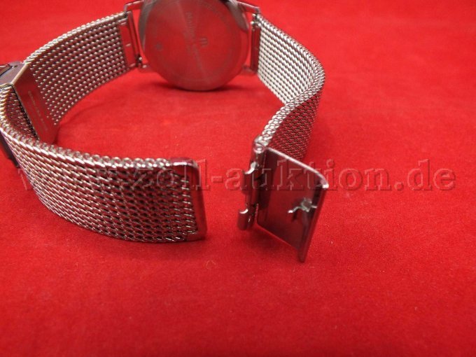 Ansicht der Uhr im geöffneten Zustand mit Verschluss