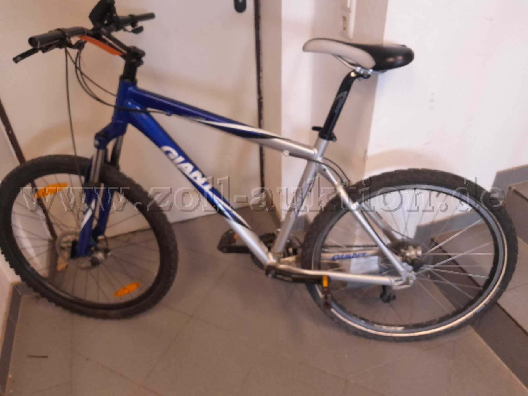Zoll-Auktion - 1 Herren Fahrrad "Giant", 26 Zoll (ID 957497)