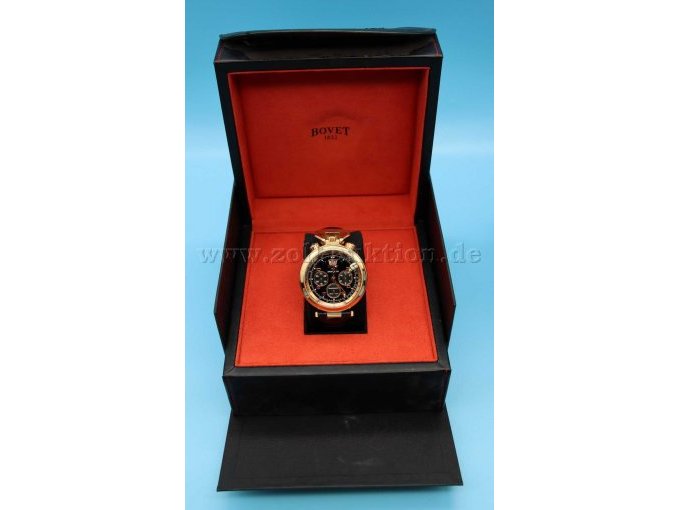 Front Uhr im geöffneten Etui