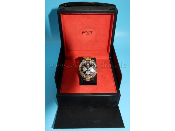 Front Uhr im geöffneten Etui nah1