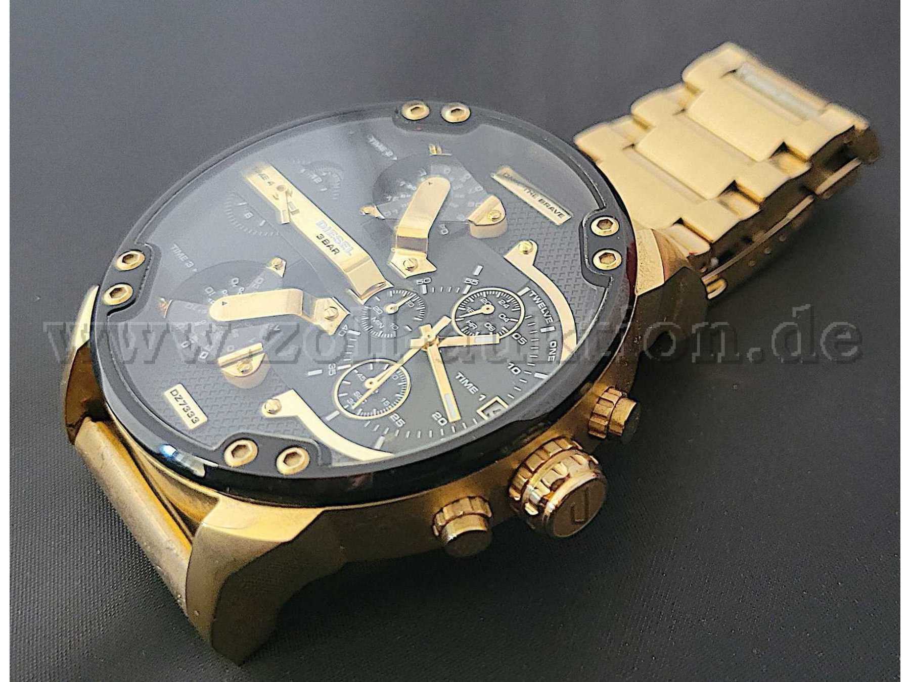 Diesel Herrenuhr Mr. Daddy 2.0 großes Chronographen-Ziffernblatt in schwarz gold Ansicht Front links