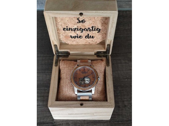 Uhr in Uhrenbox