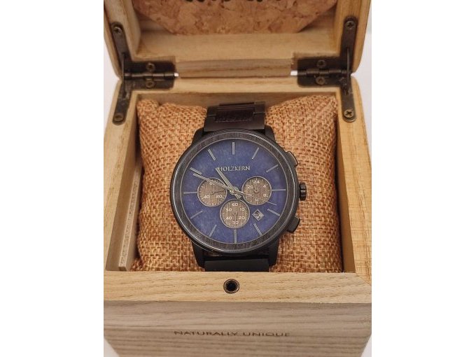Uhr in Box