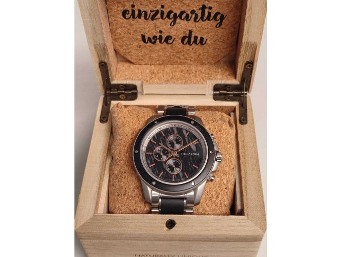 Uhr in Uhrenbox