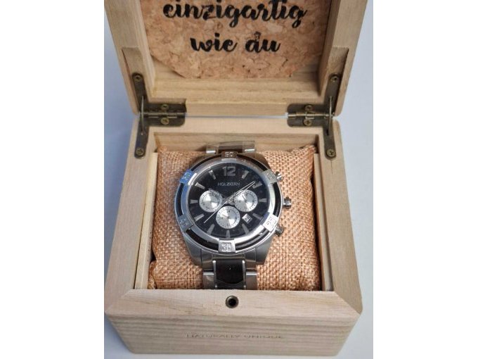 Uhr in Uhrenbox