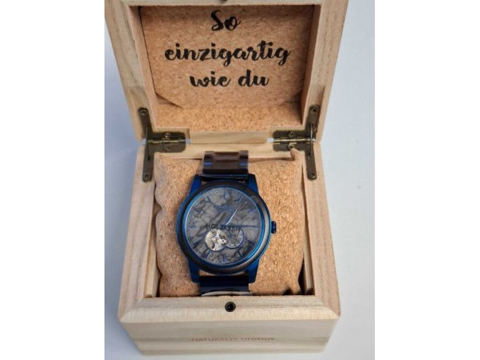 Uhr in Uhrenbox