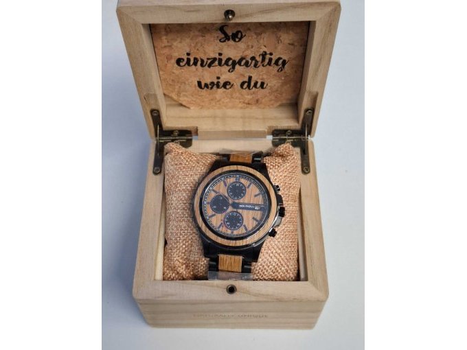 Uhr in Uhrenbox