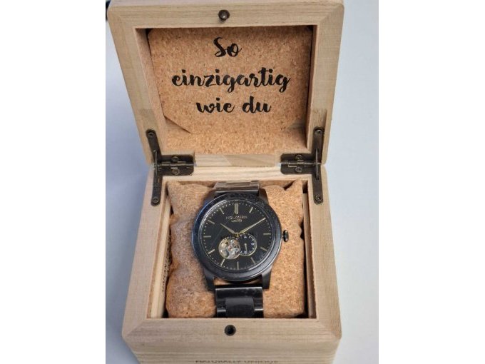 Uhr in Uhrenbox