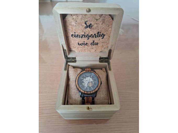 Uhr in Box