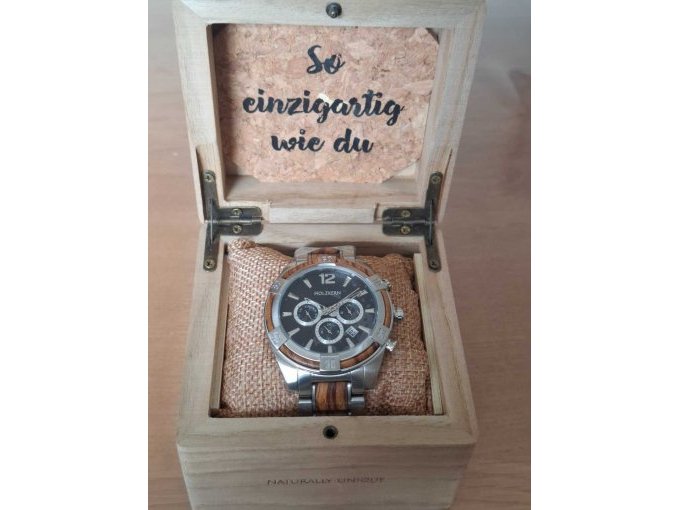 Uhr in Box