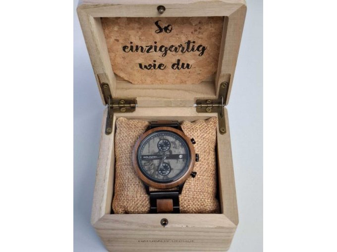 Uhr in Uhrenbox