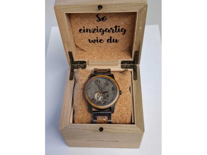 Uhr in Uhrenbox