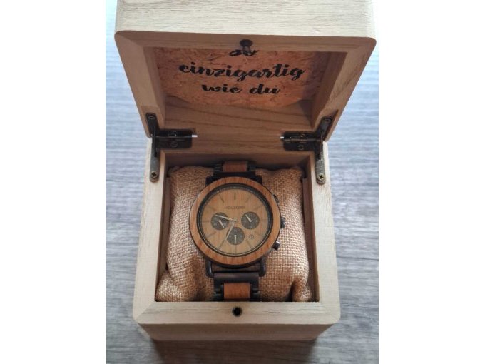Uhr in Box