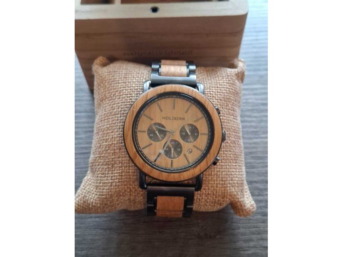 Uhr auf Kissen