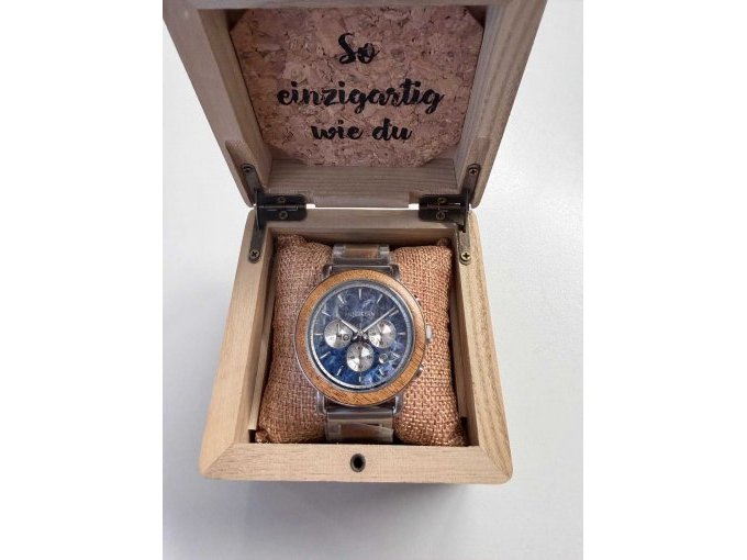 Uhr mit Verpackung