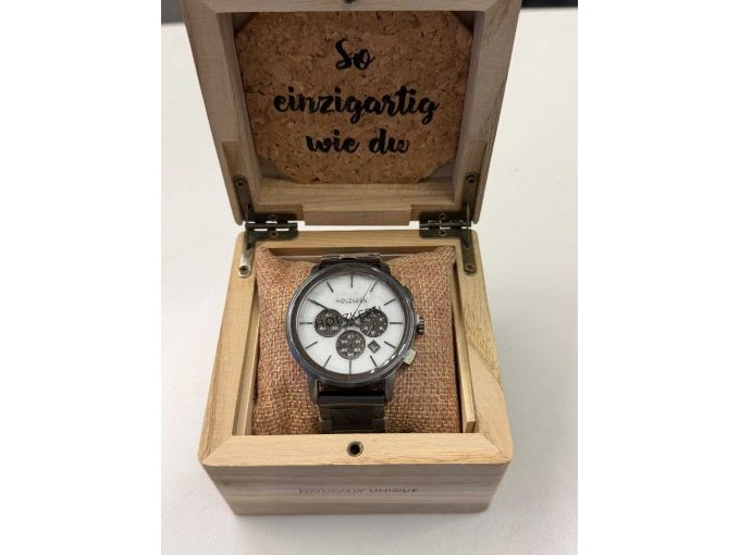 Uhr mit Verpackung Uhr mit Verpackung