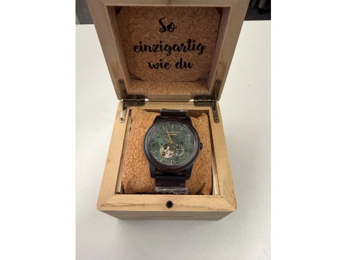 Uhr mit Verpackung Uhr mit Verpackung