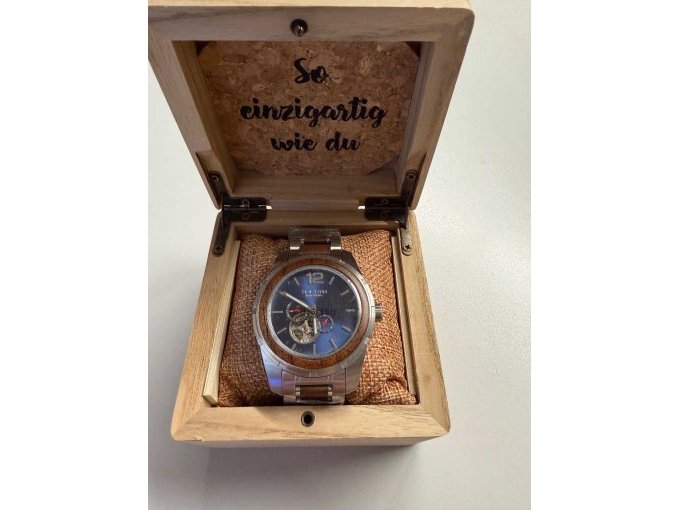 Uhr in Verpackung Uhr in Verpackung