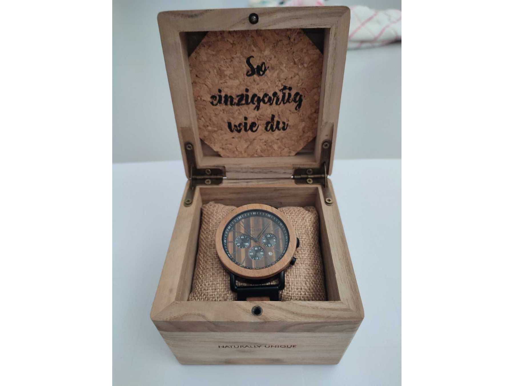 Uhr in Uhrenbox