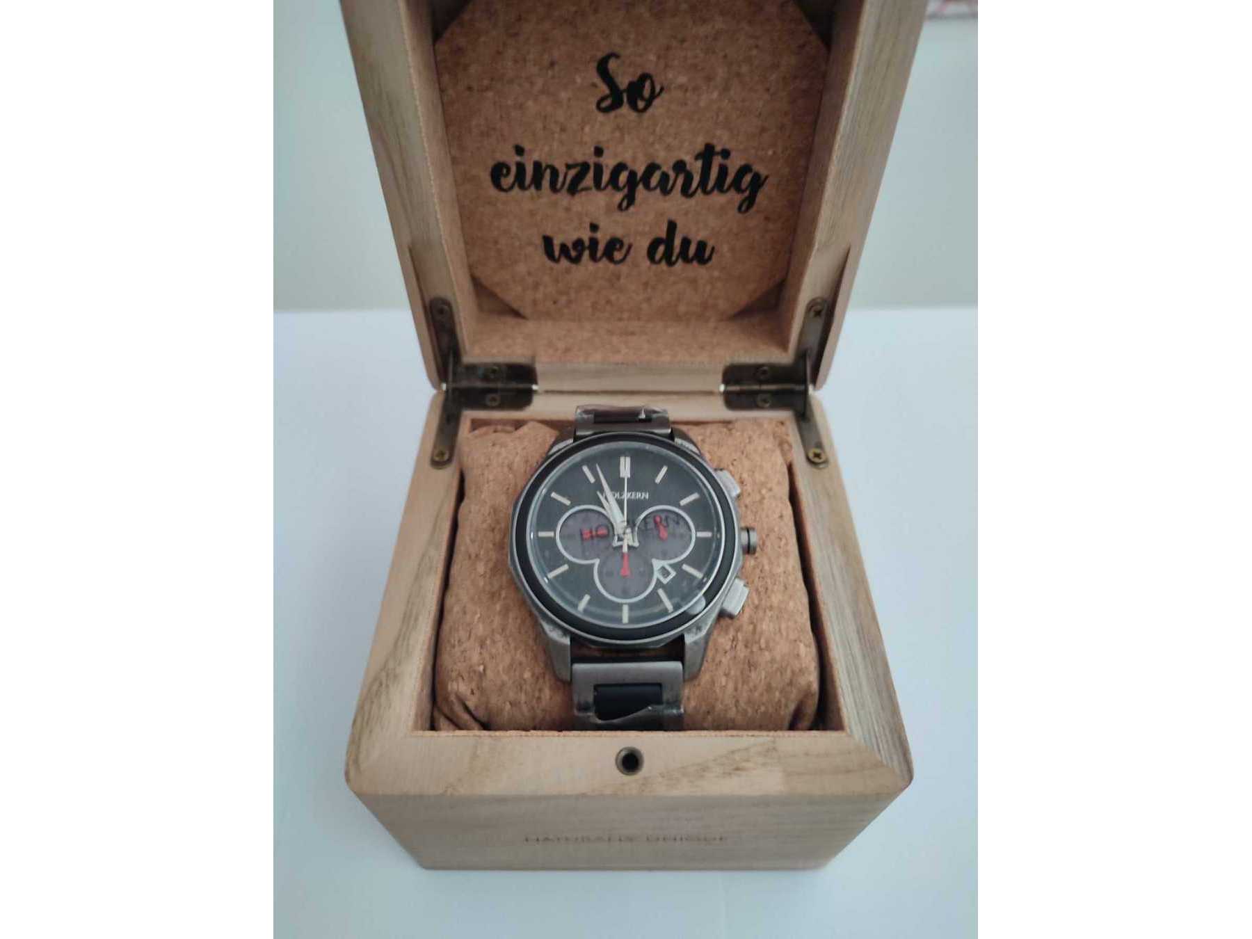 Uhr in Box