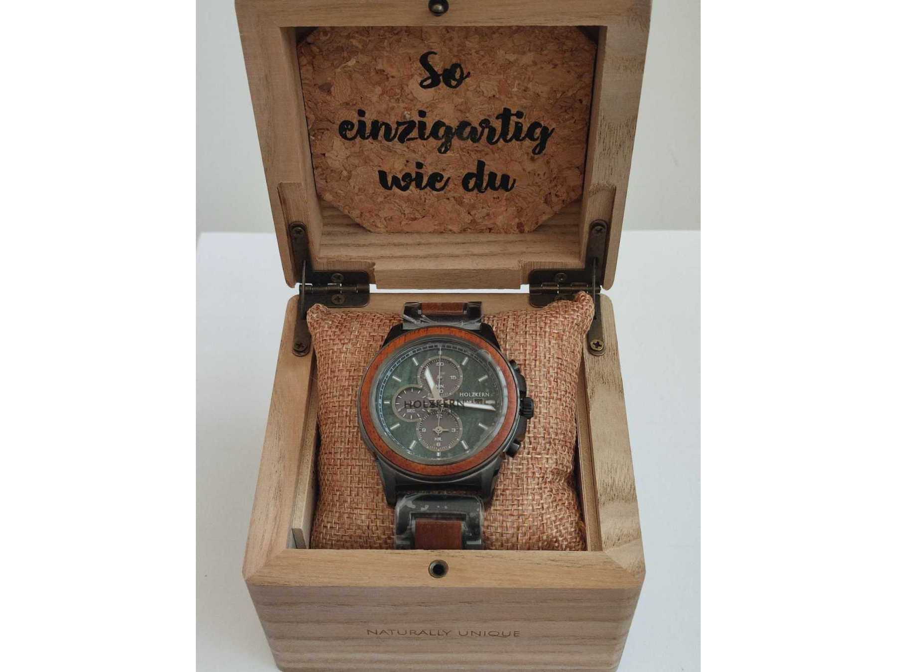 Uhr in Uhrenbox