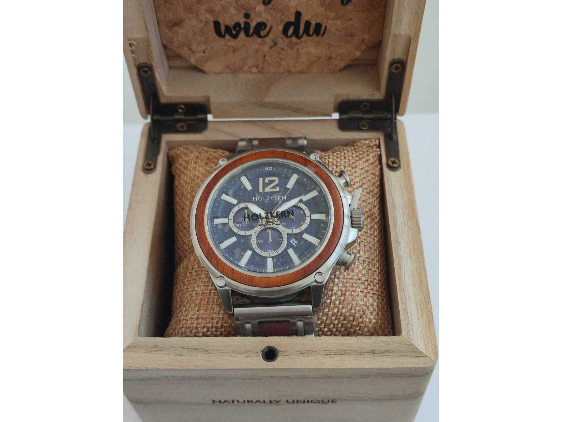 Uhr in Uhrenbox