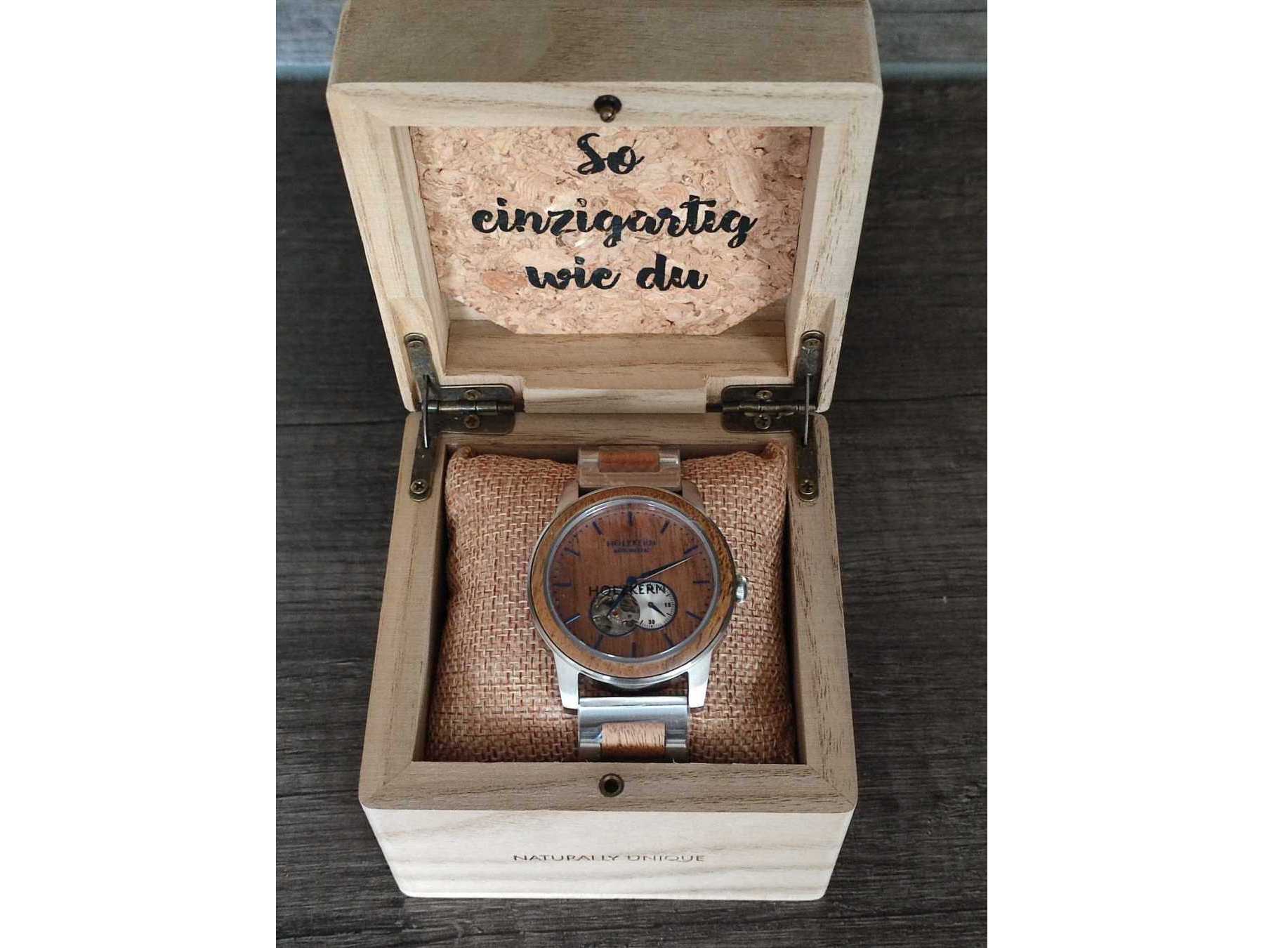 Uhr in Uhrenbox