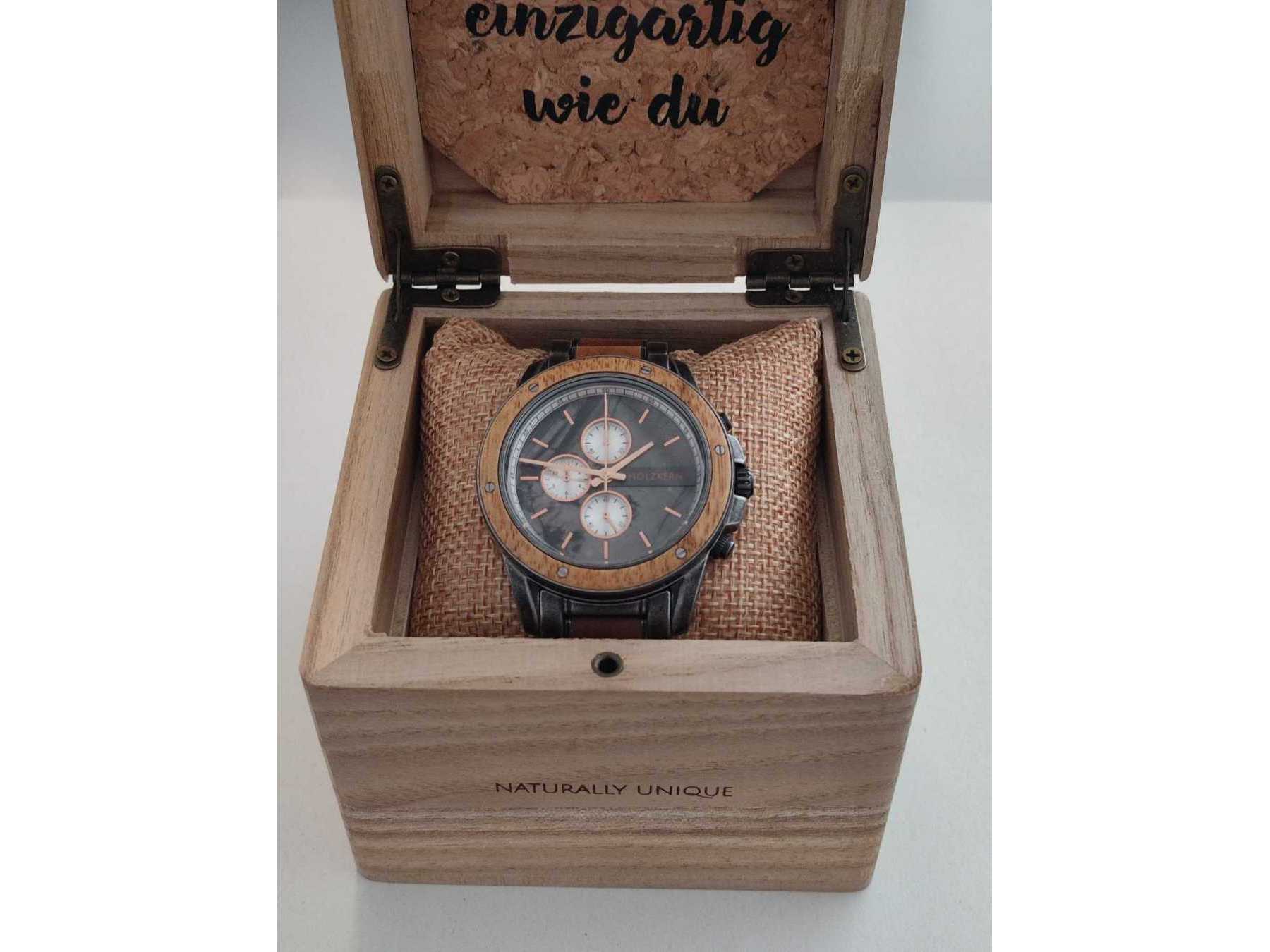 Uhr in Uhrenbox