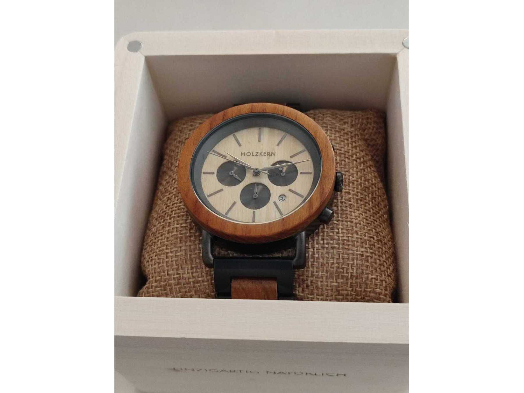 Uhr in Box