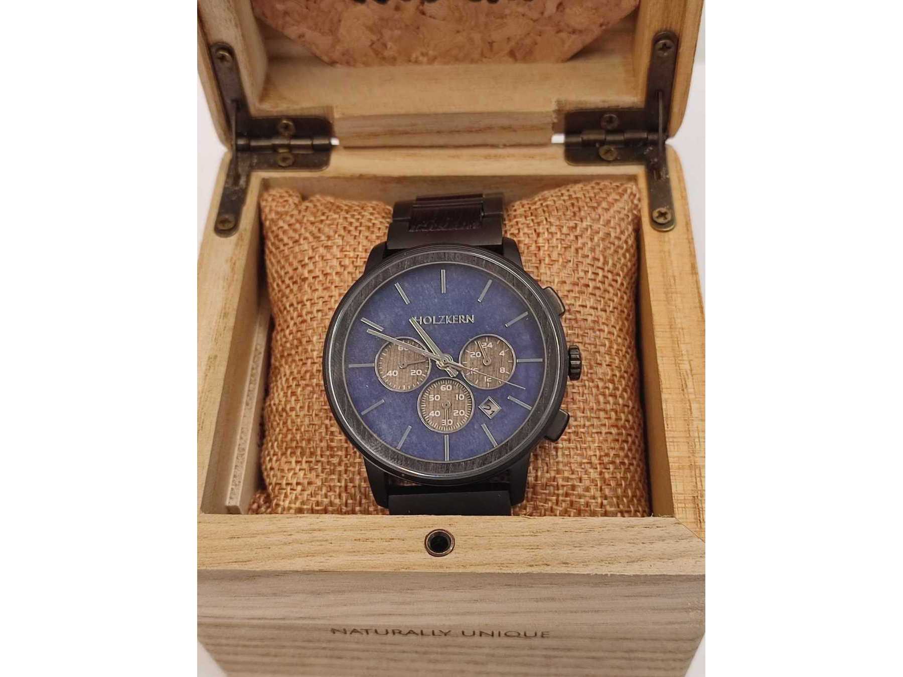 Uhr in Box