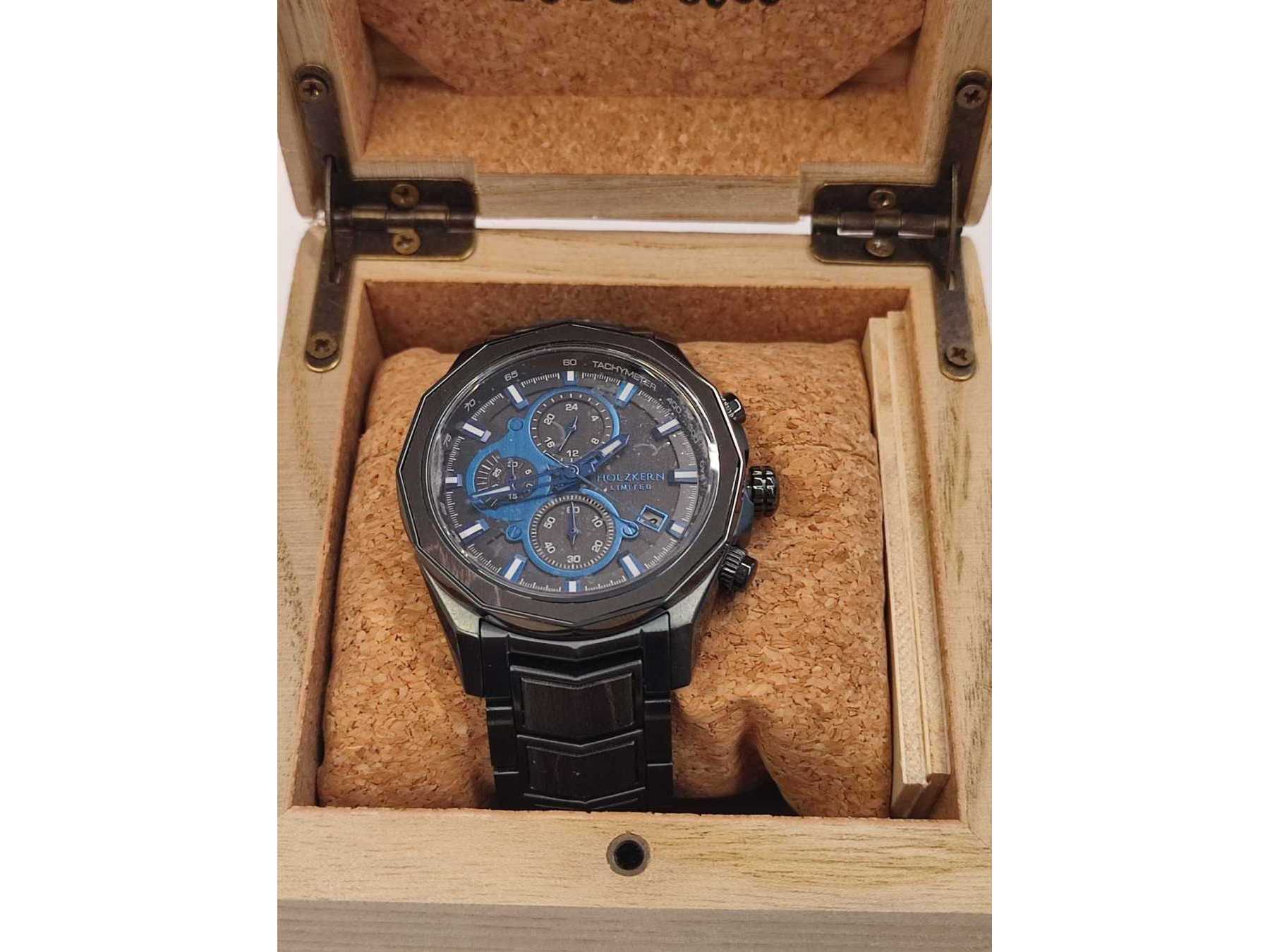 Uhr in Box