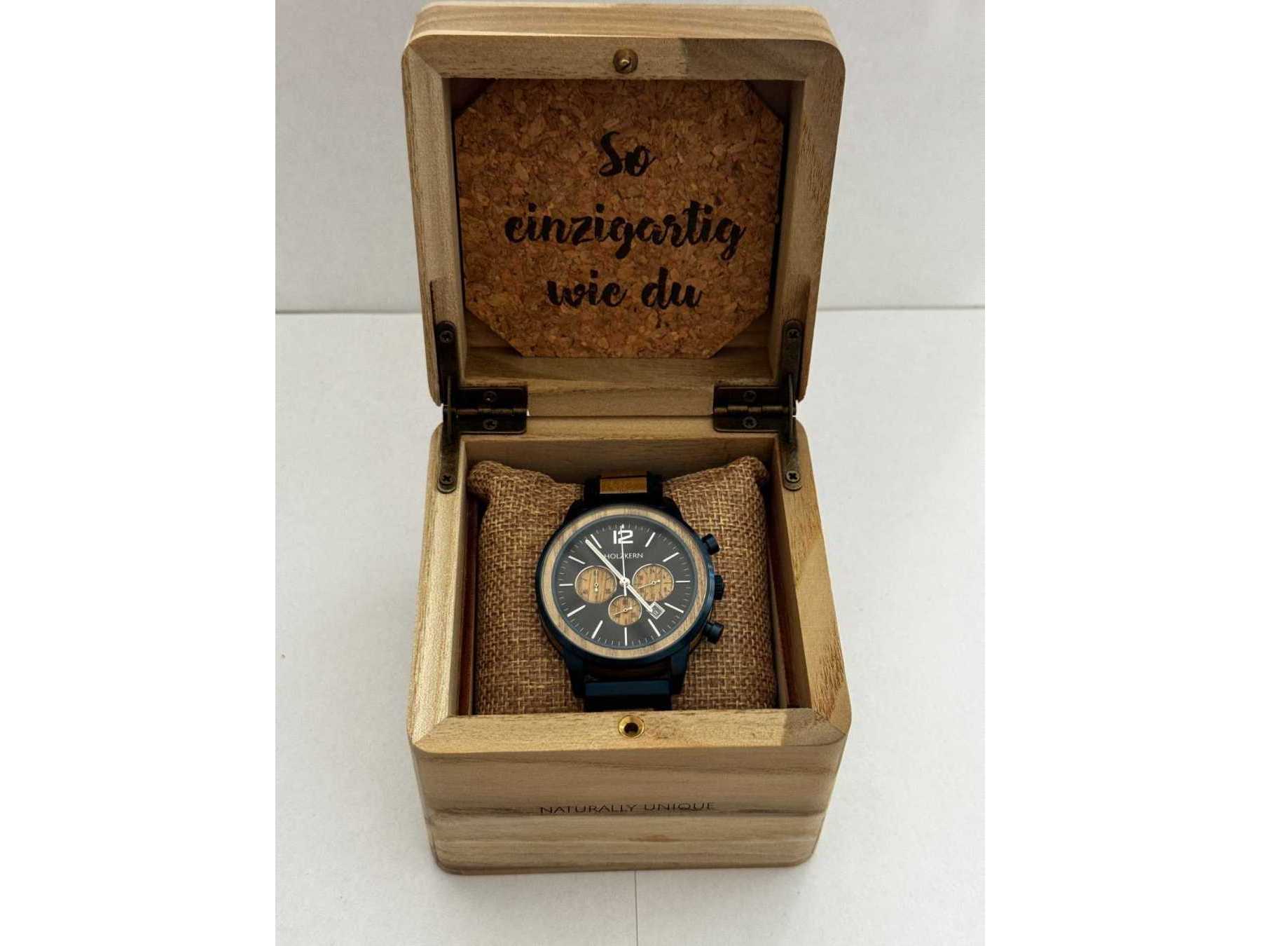 Uhr in Box