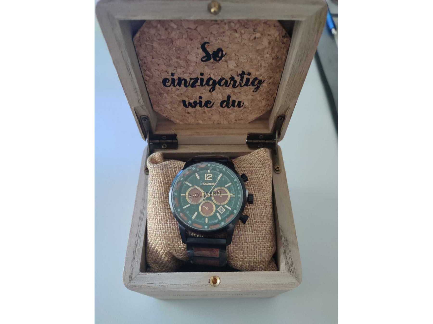 Uhr in Uhrenbox