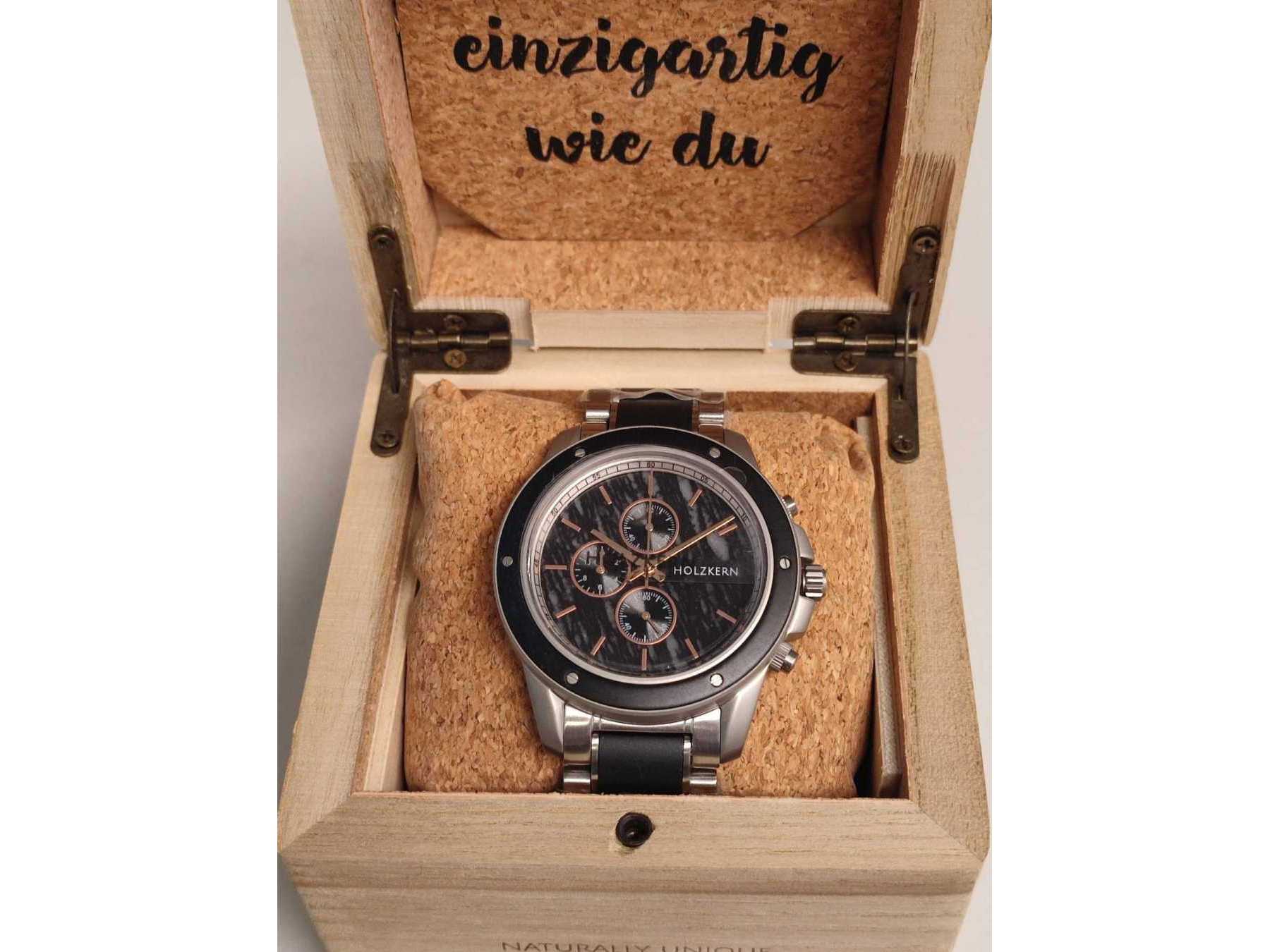 Uhr in Uhrenbox